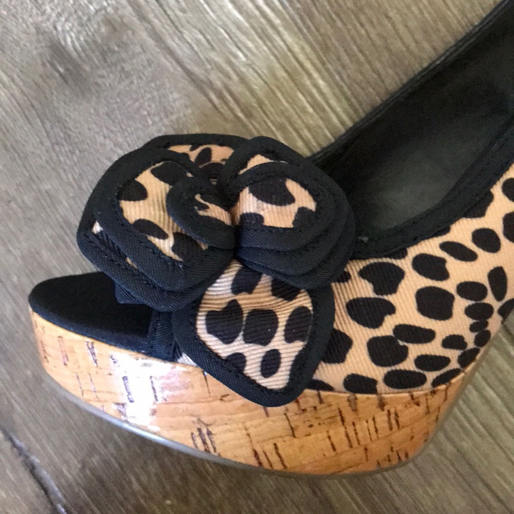 GUESS Leopard Heels - Picture 3 of 5
